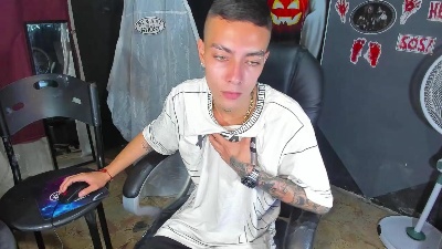 Dereckk_Boy88 live cam on Cam4