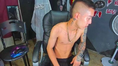 Dereckk_Boy88 live cam on Cam4