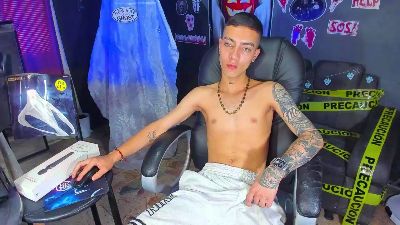 Dereckk_Boy88 live cam on Cam4