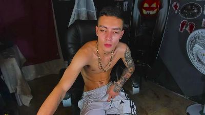 Dereckk_Boy88 live cam on Cam4