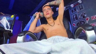 Dereckk_Boy88 live cam on Cam4
