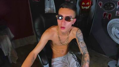 Dereckk_Boy88 live cam on Cam4