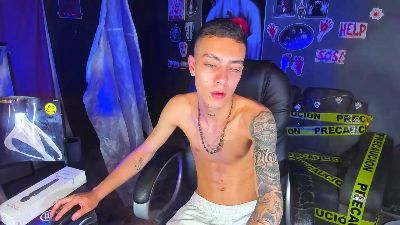 Dereckk_Boy88 live cam on Cam4