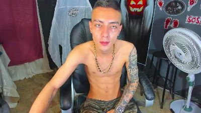 Dereckk_Boy88 live cam on Cam4