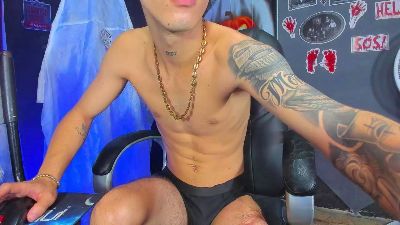 Dereckk_Boy88 live cam on Cam4