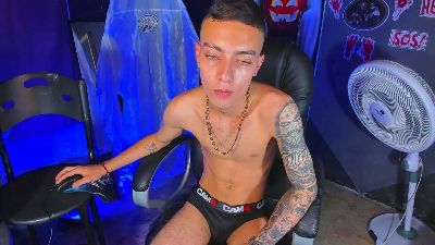 Dereckk_Boy88 live cam on Cam4