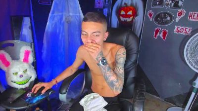 Dereckk_Boy88 live cam on Cam4