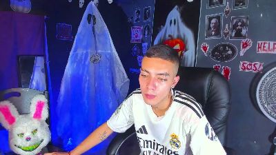 Dereckk_Boy88 live cam on Cam4