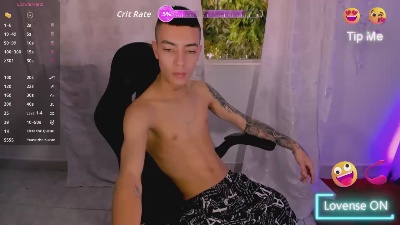 Dereckk_Boy live cam on Cam4