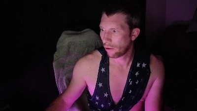 Derekzman live cam on Cam4