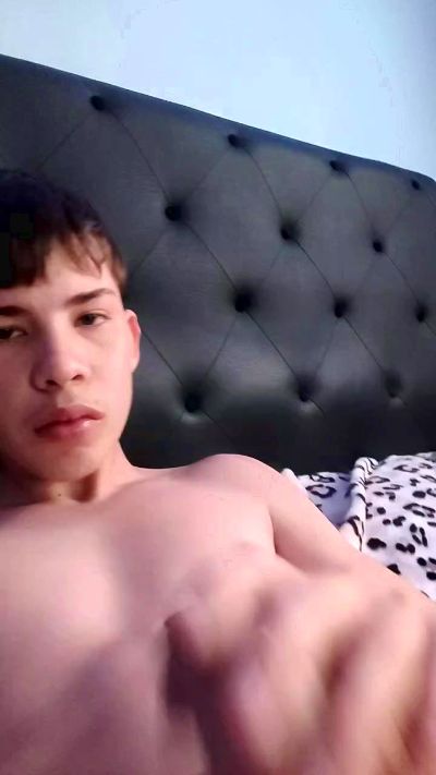 Dervis22 live cam on Cam4
