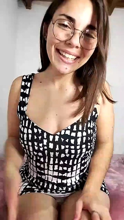 Desiree025 live cam on Cam4