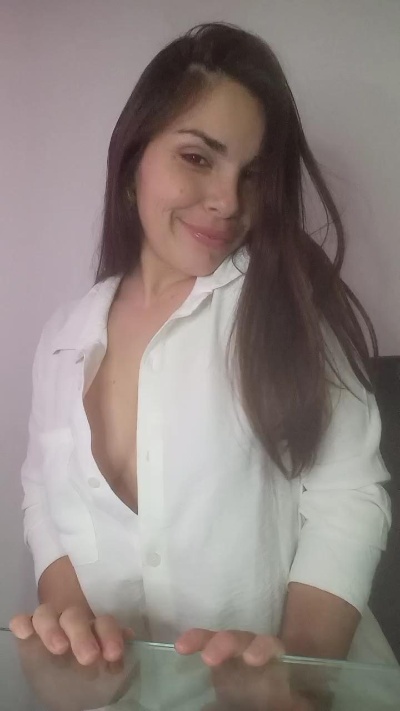 Desiree025 live cam on Cam4
