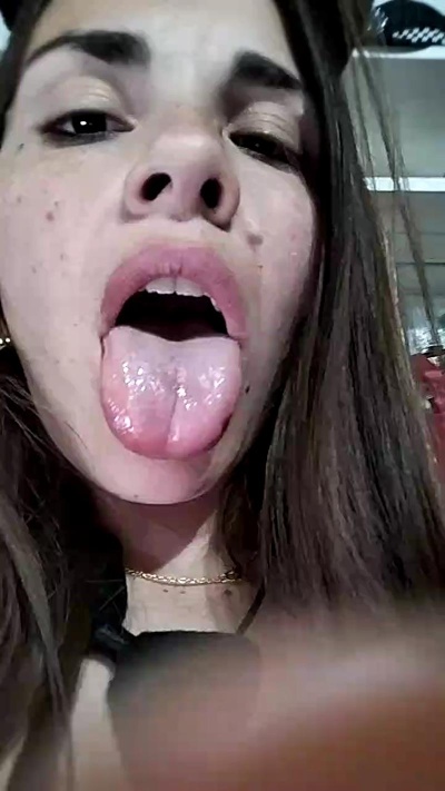 Desiree025 live cam on Cam4
