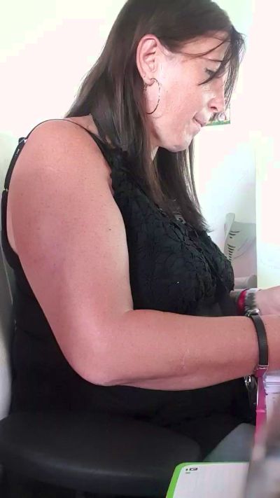 Desiree1951 live cam on Cam4