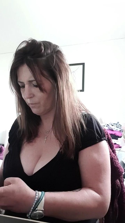 Desiree1951 live cam on Cam4