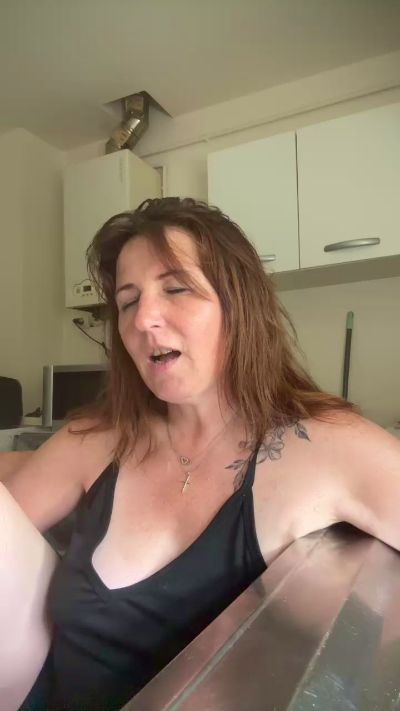 Desiree1951 live cam on Cam4