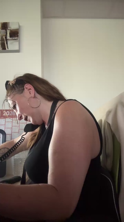Desiree1951 live cam on Cam4
