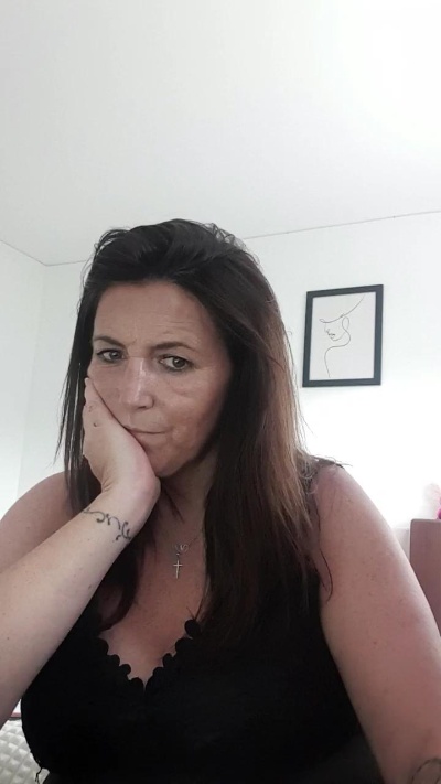 Desiree1951 live cam on Cam4