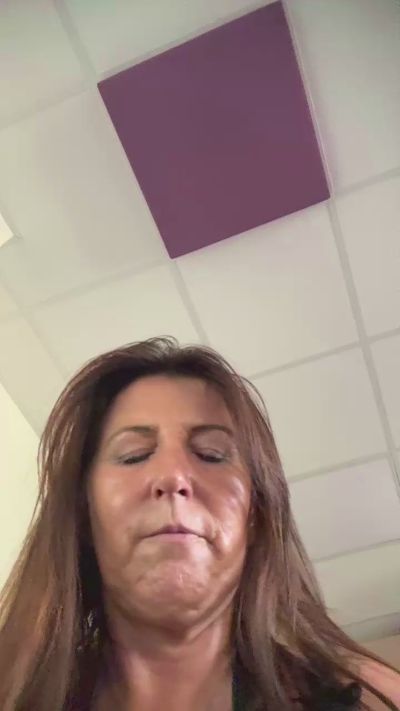 Desiree1951 live cam on Cam4