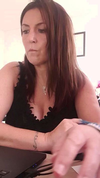 Desiree1951 live cam on Cam4