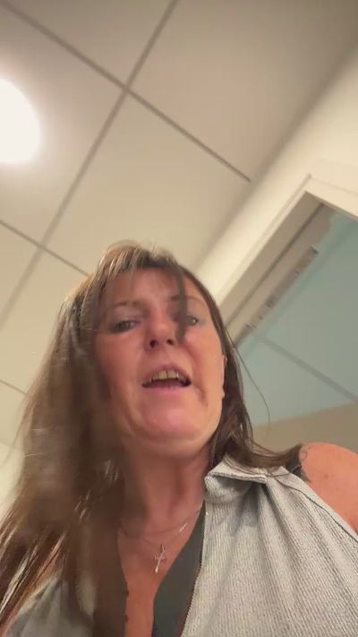 Desiree1951 live cam on Cam4