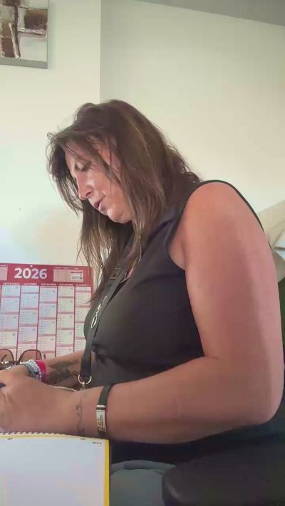 Desiree1951 live cam on Cam4