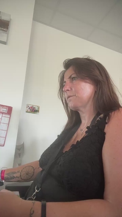 Desiree1951 live cam on Cam4