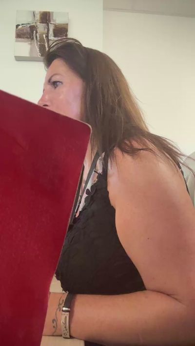 Desiree1951 live cam on Cam4
