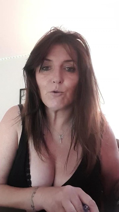 Desiree1951 live cam on Cam4