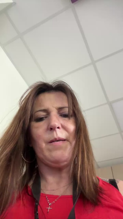 Desiree1951 live cam on Cam4