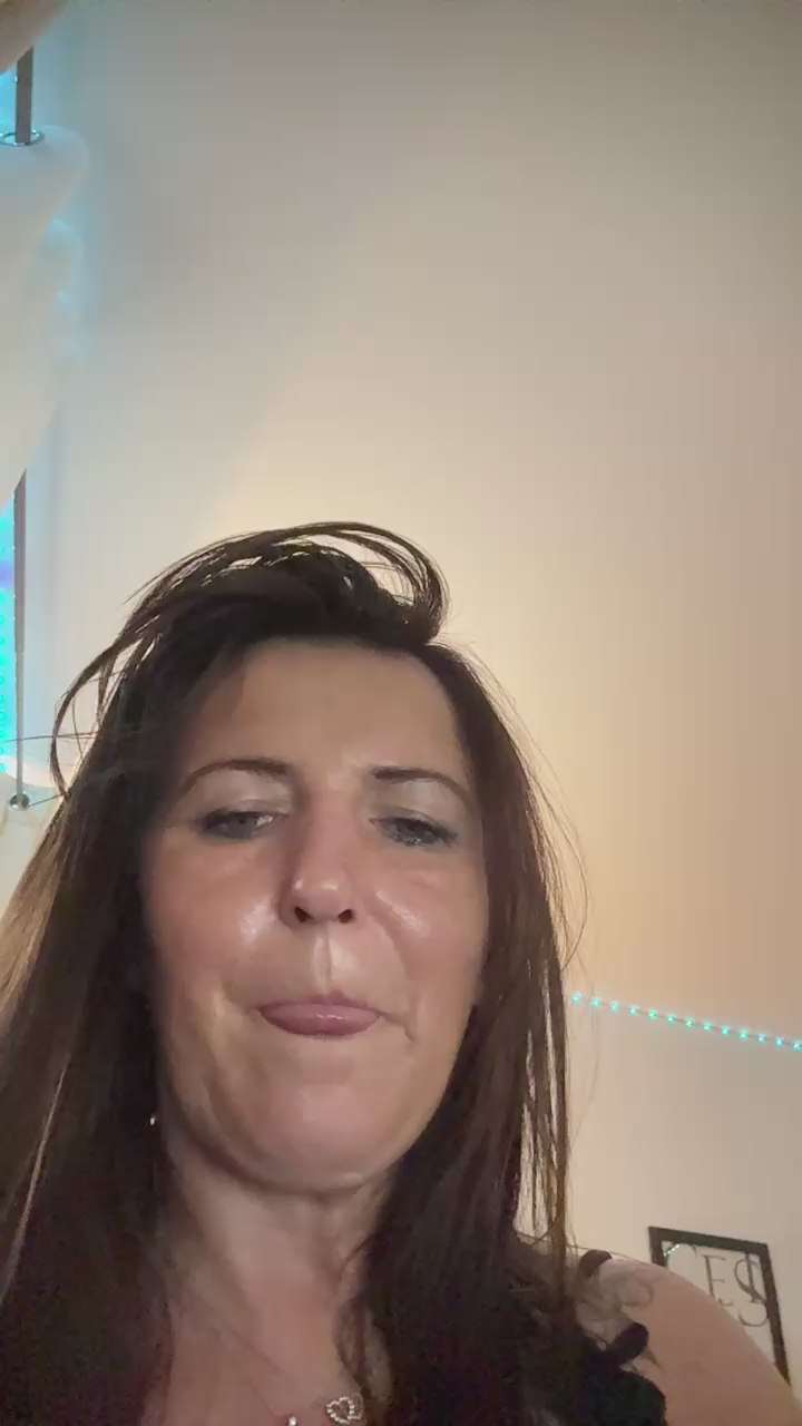 Desiree1951 live cam on Cam4