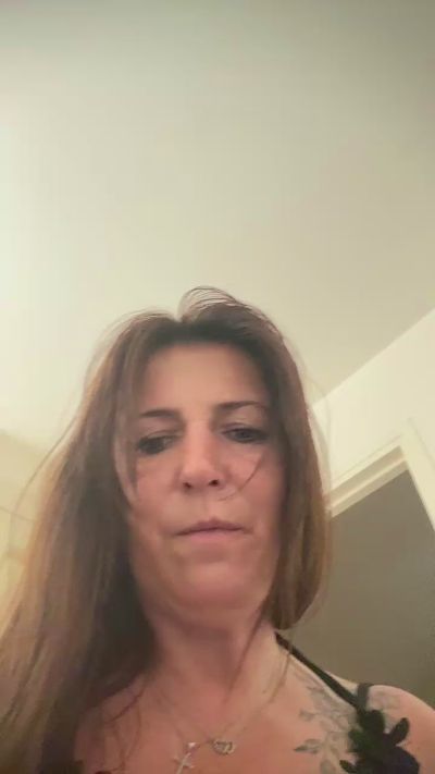 Desiree1951 live cam on Cam4