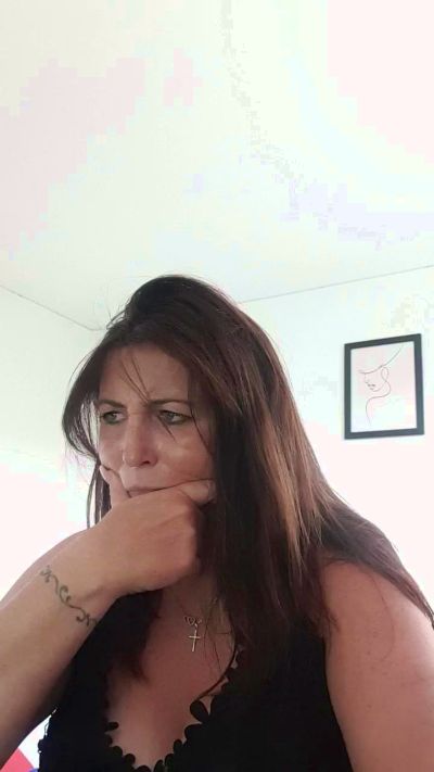 Desiree1951 live cam on Cam4