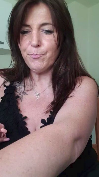 Desiree1951 live cam on Cam4