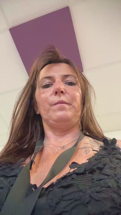 Desiree1951 live cam on Cam4