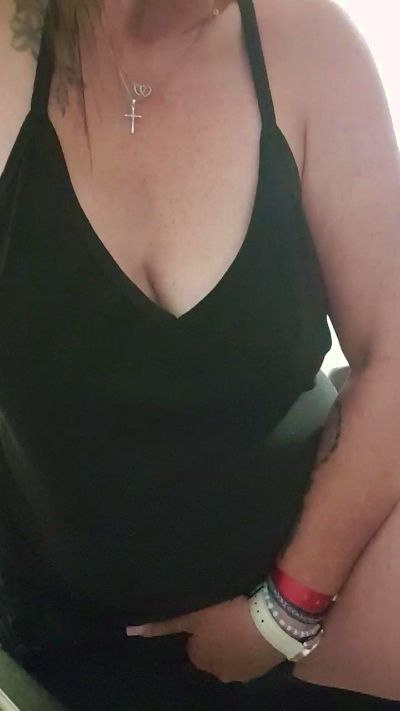 Desiree1951 live cam on Cam4