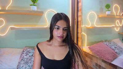 Devi_Collin live cam on Cam4
