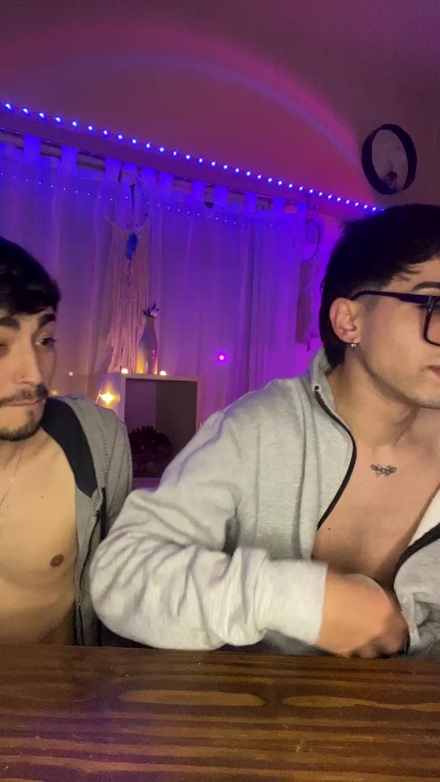 Devilboyzzz live cam on Cam4