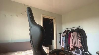 DevinAlberro live cam on Cam4