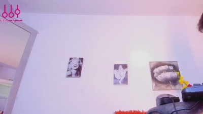 DevoraHorney33 live cam on Cam4