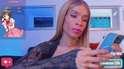 DevoraHorney33 live cam on Cam4