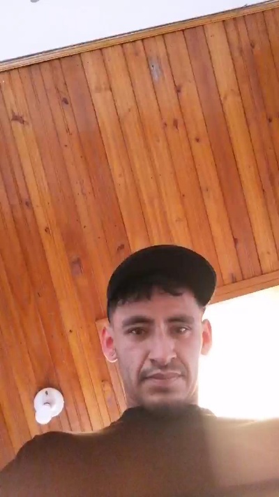 Deyvid320243 live cam on Cam4
