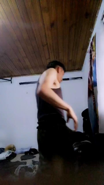 Deyvid320243 live cam on Cam4