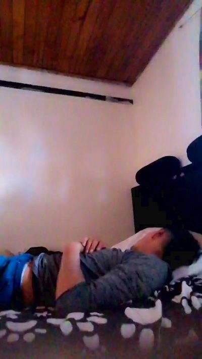 Deyvid320243 live cam on Cam4