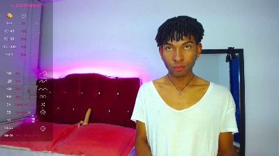 Dharwinth_25 live cam on Cam4