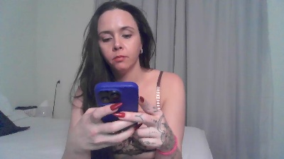 Dheia_Cannaly live cam on Cam4