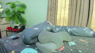 Dhyllan live cam on Cam4