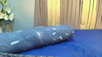 Dhyllan live cam on Cam4