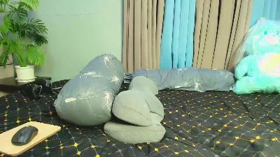 Dhyllan live cam on Cam4
